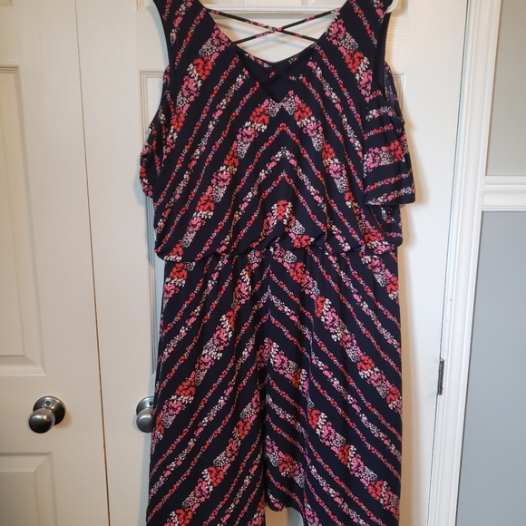 Cold shoulder dress - Picture 2 of 3